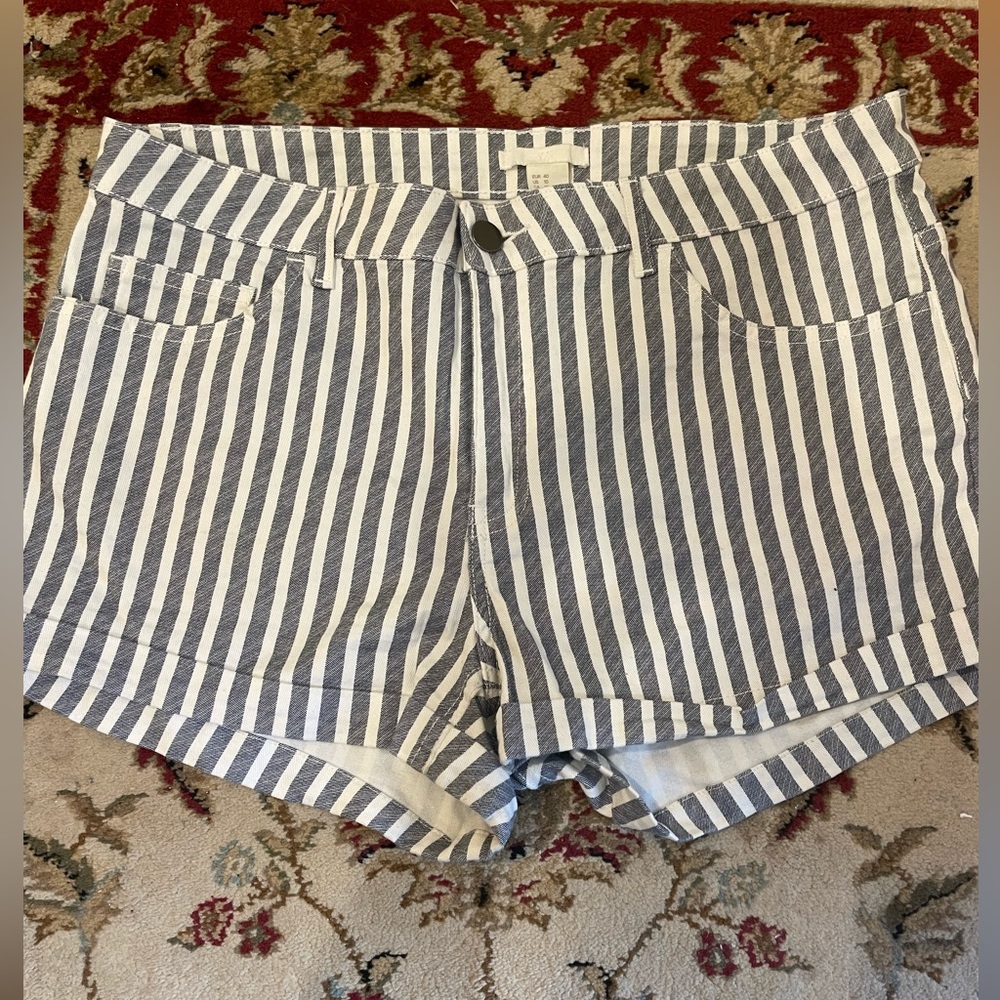 H&M stripped shorts